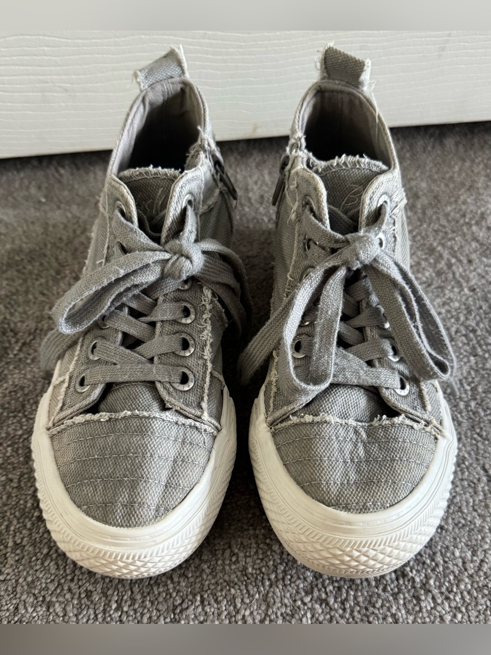 Blowfish Malibu Gray Canvas Sneakers Size 6 Distressed Slip On Shoes